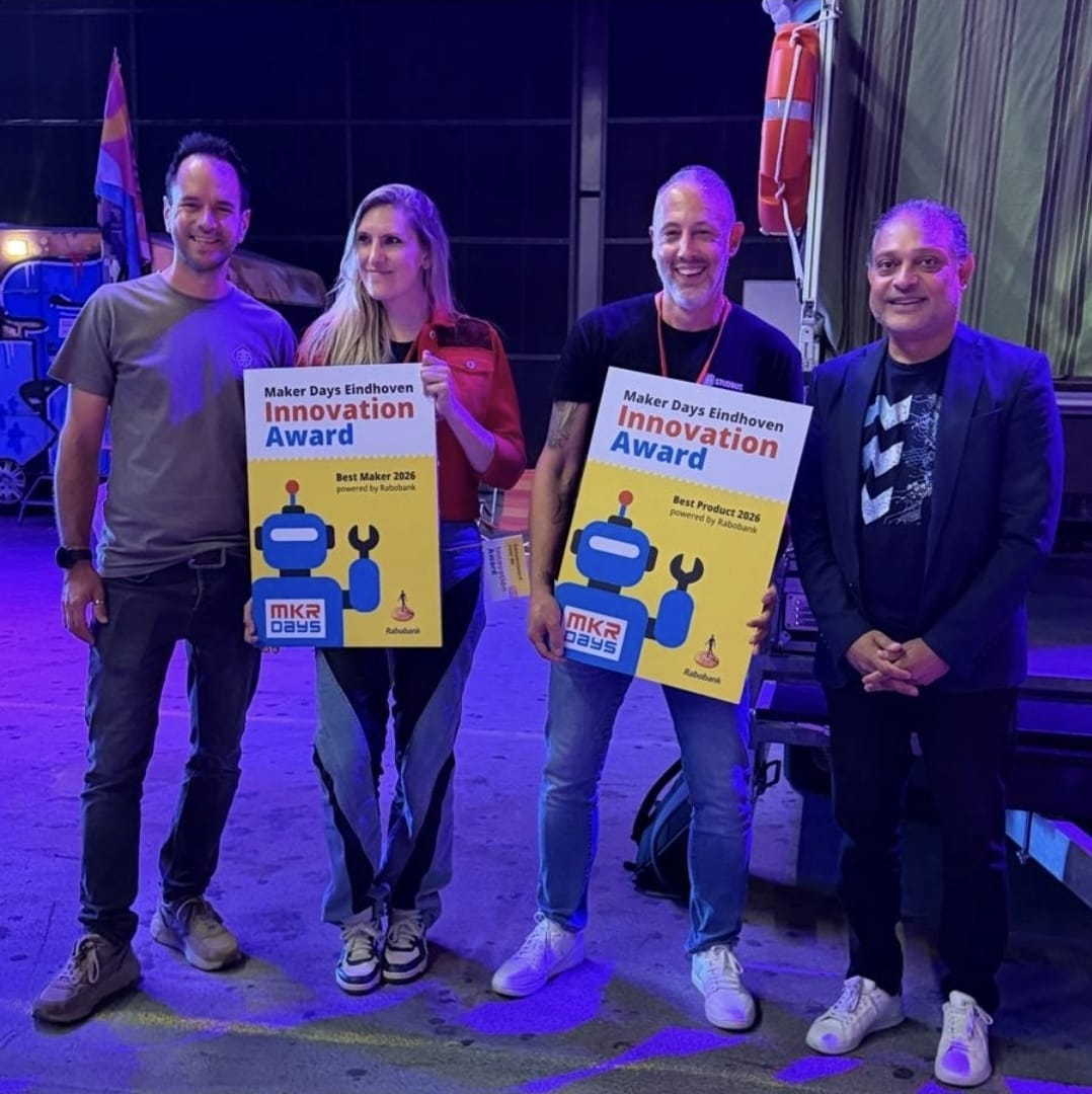Jojanneke Tamis receiving the Innovation Award for Best Maker 2026 at Maker Days Eindhoven